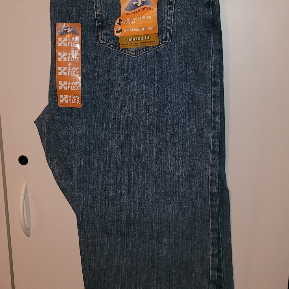 Mens Wrangler 44 x 30 comfort flex jeans